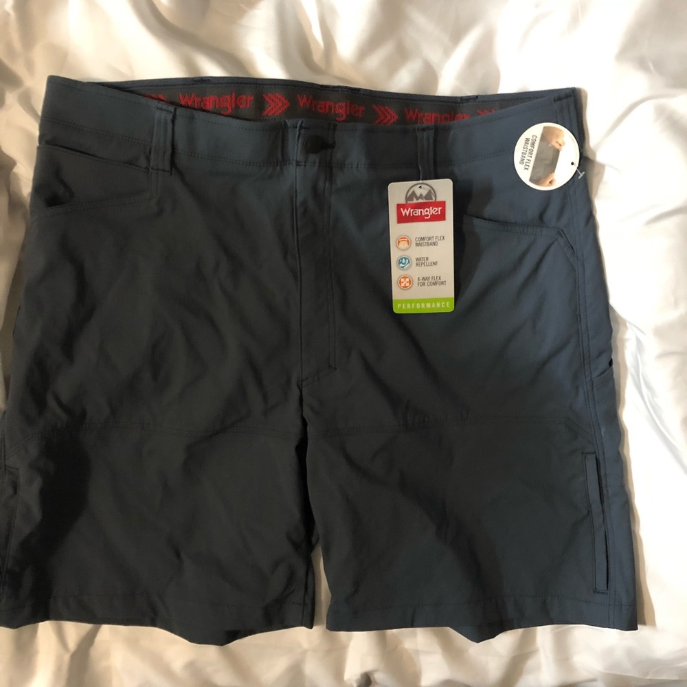 Men’s cargo shorts